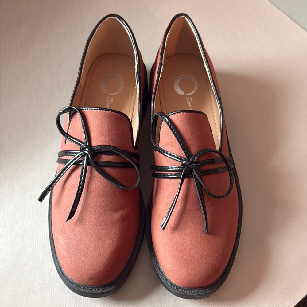 Journee Loafers with Black trim and bow lace details